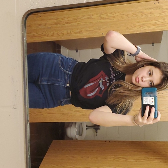 Meet your Posher, Lindsay - Picture 2 of 3